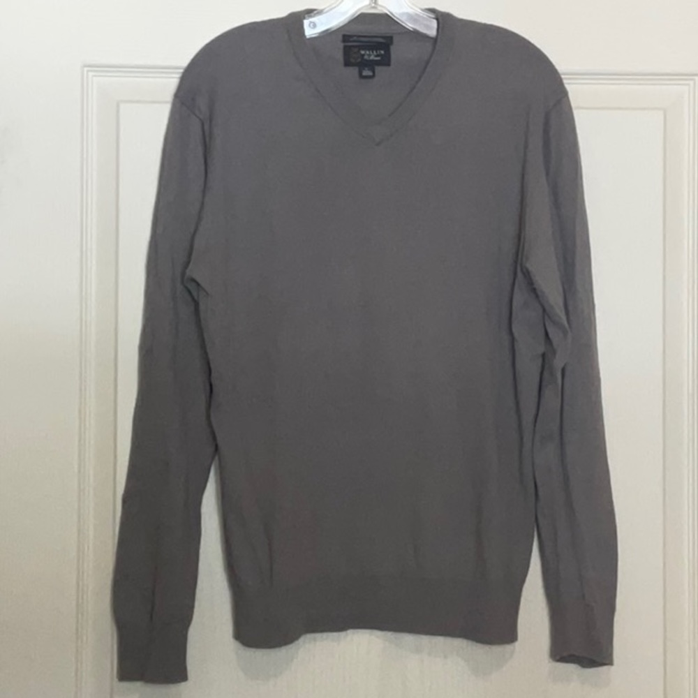Wallin & Bros v-neck sweater!